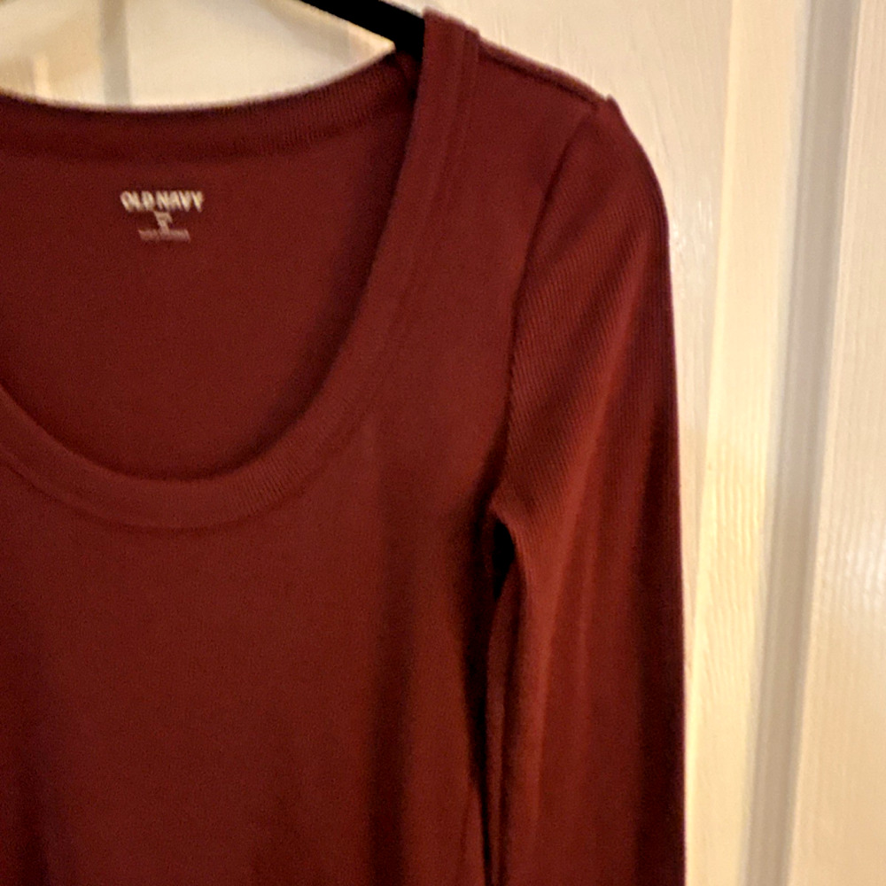 Old Navy Ribbed Knit Snug Fit Scoop Neck Burgundy Long Sleeve Top XS Women - Picture 7 of 10